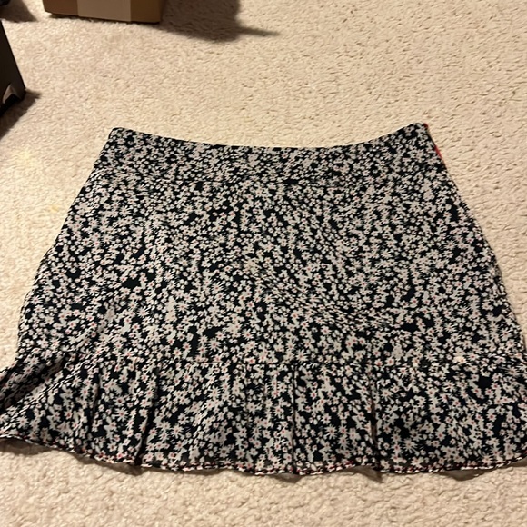 Mini skirts - Picture 4 of 5